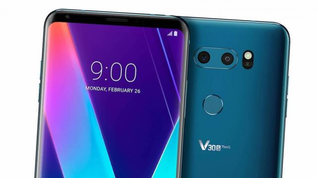 <b>MWC 2018: LG V30S ThinQ devine oficial, drept primul smartphone cu AI de la LG</b>LG a furat startul de la MWC 2018, lansând primul smartphone cu dotări high end al evenimentului înainte de pre-ziua de 25 februarie. E vorba despre LG V30S ThinQ, pe care l-au tot prefaţat scăpări în ultima vreme. Da, e bazat pe AI şi hai să vedem ce..