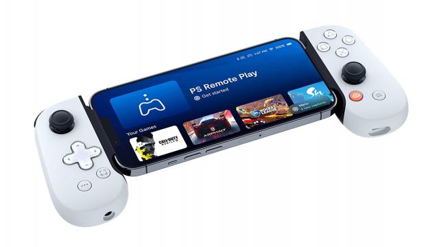 <b>Sony lansează un controller oficial compatibil cu telefoanele Apple - Backbone One PlayStation Edition for iPhone</b>Sony tocmai ce a anunțat un nou accesoriu de gaming. Este vorba despre un controller compatibil cu telefoanele Apple și dezvoltat în colaborare cu Backbone. Astfel, utilizatorii de iPhone se pot juca de oriunde prin PS Remote Play și nu numai