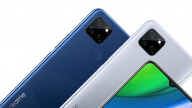 <b>Cel mai ieftin telefon 5G costă 122 euro: Realme V3 5G are procesor Dimensity 720</b>Am ajuns la un nou prag de accesibilitate pentru telefoanele 5G, odată cu lansarea lui Realme V3 5G. Acesta costă doar 122 de euro, are un design familiar şi un procesor MediaTek Dimensity 720 la interior. Avem detalii despre nou venit mai jos.