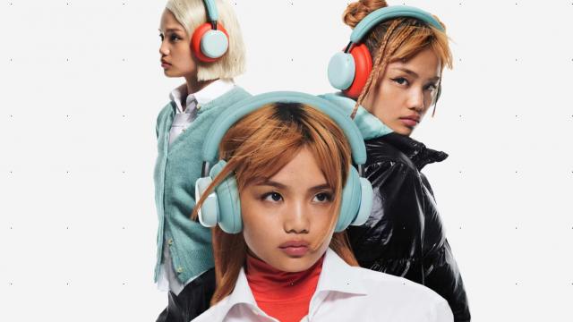 <b>Preț și disponibilitate CMF Headphone Pro în România</b>Finalul de lună septembrie a adus noutăți și din partea celor de la CMF care și-au lansat primele căști over-ear din portofoliu, numite CMF Headphone Pro. Se laudă cu autonomie de zeci de ore, au și ANC, iar modularitatea vine aici sub