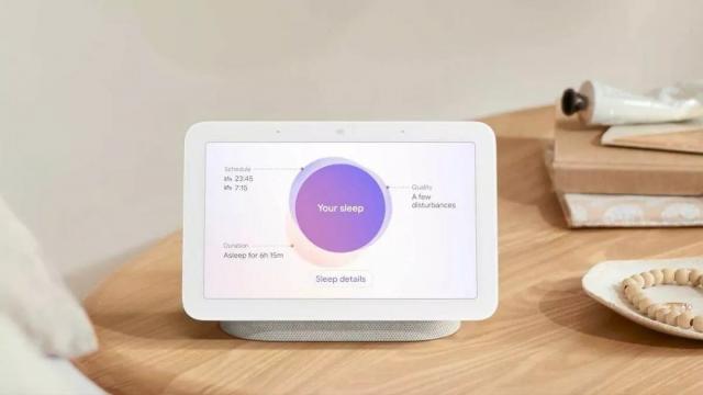 <b>Google confirmă viitorul ecranelor smart; Un nou Nest Hub este „pe drum”</b>Amazon a tot lansat în ultimii ani device-uri de tip „smart display”. Au sosit astfel de modele chiar săptămâna trecută sub forma Amazon Echo Show 8 și Echo Show 11. Apple ar pregăti, de asemenea, astfel de gadget-uri, conform zvonurilor ajunse pe web