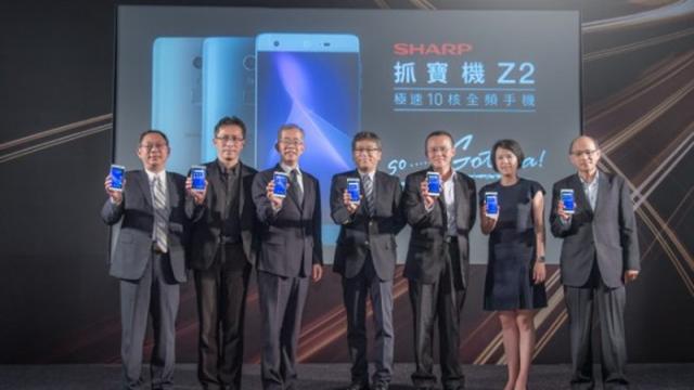 <b>Sharp Aquos Z2 este lansat oficial în Taiwan; vine cu procesor deca-core și 4 GB RAM</b>Pe piața din Japonia debutează astăzi și smartphone-ul Sharp Aquos Z2, un terminal de tip phablet ce sosește într-o carcasă unibody metalică. Dotările sunt unele upper mid-range și printre acestea întâlnim un procesor deca-core Helio X20, 4 GB RAM