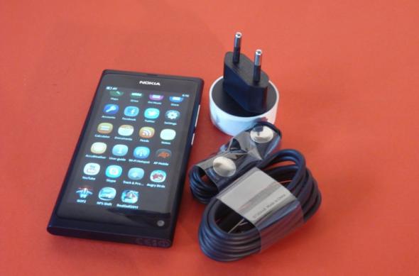 Nokia N9 scos din cutie În premieră În România la Mobilissimo.ro! (Video): p1240604jpg.jpg