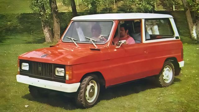 <b>Știați că Dacia Duster are o istorie de 40 de ani? Povestea ARO 10, SUV-ul românesc care a purtat acest nume în anii '80</b>Dacia Duster este astăzi unul dintre cele mai populare SUV-uri accesibile din Europa, dar puțini știu că acest nume a fost folosit pentru prima dată în 1985. Atunci, ARO 10 a fost exportat în Marea Britanie sub denumirea de Dacia Duster, fiind un vehicul