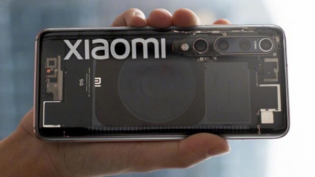 <b>Xiaomi Mi 10 va primi o variantă "Explorer" cu spate transparent, iar de această dată prezintă componentele reale de la interior</b>Acum doi ani odată cu lansarea lui Xiaomi Mi 8 vedeam prezentată și o variantă Explorer a telefonului - model cu spate transparent care ne permitea să observăm cum sunt așezate componentele de la interior