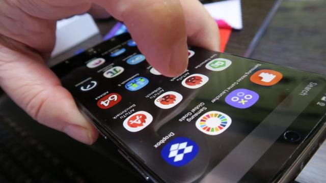 <b>Unele telefoane Samsung primesc suport pentru copy/paste de pe telefon pe PC sau laptop</b>Încă de anul trecut aflam detalii despre parteneriatul strategic încheiat între Microsoft și Samsung - colaborare prin care pe phablet-ul Galaxy Note 10 sosea funcționalitatea Link to Windows