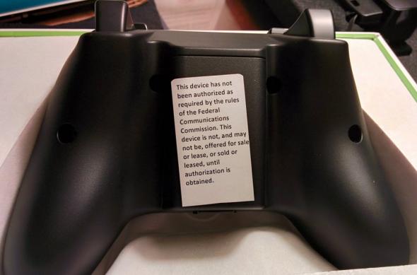 Iată cum arată consola Android TV și joystickul său, Într-un unboxing al unui developer: atkf773_imgur.jpg