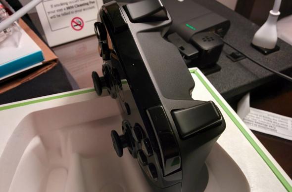 Iată cum arată consola Android TV și joystickul său, Într-un unboxing al unui developer: wz0dq34_imgur.jpg