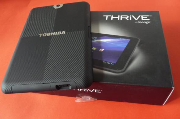 Toshiba Thrive scos din cutie la Mobilissimo.ro - bateria scoasă de sub capacul aferent - iată cum! (Video): p1230607jpg.jpg