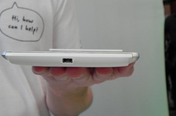 MWC 2011: Tableta HTC Flyer, surprinsă În acțiune la standul HTC (Video): dscn3443jpg.jpg