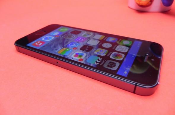iPhone 5s Review: Touch ID inovează, calitatea audio/video impecabilă, iOS 7 nu convinge (Video): apple_iphone_5s_review_mobilissimo_ro_13jpg.jpg