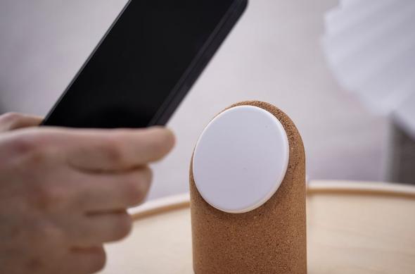 VÄSTMÄRKE wireless charging stand: download - 2025-12-13T175454.777.jpeg