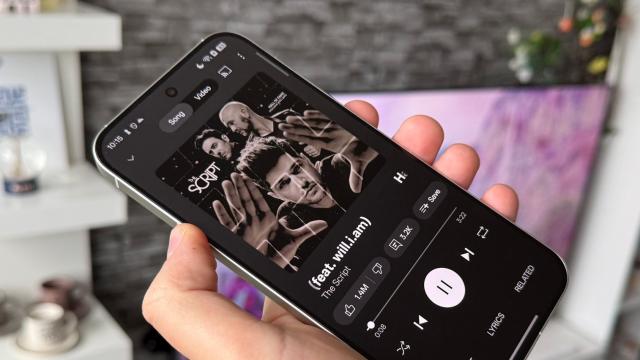 <b>realme GT 8 Pro: Încă un telefon cu difuzoare stereo pe bune? Iată ce poate la nivel de sunet</b>La nivel de sunet mă bucur să văd difuzoare stereo integrate pe realme GT 8 Pro, într-o perioadă în care unii producători mai sacrifică din acustică de dragul taliilor de fotomodel. Acesta nu cade pradă trendului și livrează un setup