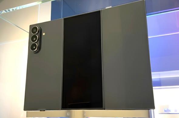 Samsung TriFold - Leak imagini: Erstes-Samsung-Galaxy-Z-TriFold-zeigt-im-Video-mehr-Details-auch-im-Vergleich-mit-Galaxy-Z-Fold-7.jpg