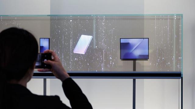 <b>Galaxy Z TriFold a fost certificat Bluetooth; lansarea e aproape, dar nu pentru toată lumea</b>Deși îl aștept și personal cu nerăbdare, Galaxy Z TriFold, telefonul pliabil în trei segmente de la Samsung, pare totuși departe de a ajunge în mâinile utilizatorilor din România sau din alte piețe europene. Deși a fost recent certificat de Bluetooth SIG