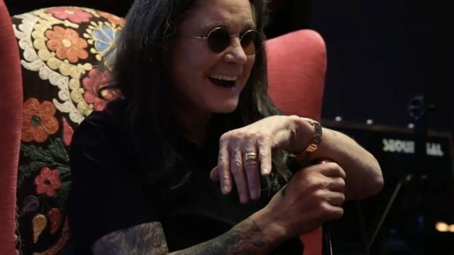 <b>Am văzut documentarul de adio Ozzy Osbourne - No Escape From Now pe SkyShowtime - Impresii</b>Weekend-ul trecut, în pană de idei cu privire la ce să privesc pe platformele de streaming, mi-am amintit că n-am mai consumat de ceva vreme un documentar. Nu ceva cu crime, nu ceva cu istorie, ci... ceva muzical. Uitasem că a apărut