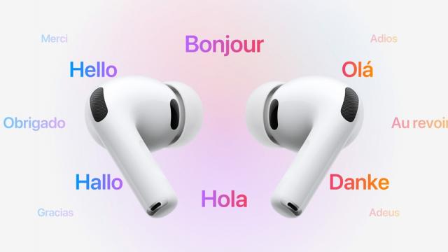 <b>Căștile AirPods primesc traducere în timp real în UE; Apple activează funcția în iOS 26.2</b>Apple pregătește lansarea oficială a funcției Live Translation pe AirPods în Uniunea Europeană. Se pare că opțiunea sosește odată cu actualizarea iOS 26.2, care va veni undeva în luna decembrie în variantă publică. Funcția era deja disponibilă în alte