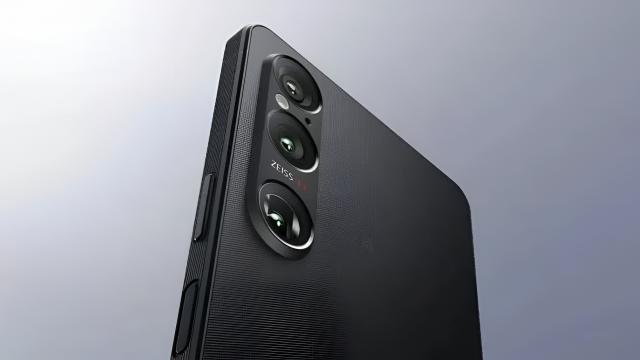 <b>Sony Xperia 1 VIII la orizont, alături de alte telefon misterios Xperia; Flagship-ul are Snapdragon 8 Elite Gen 5</b>La câteva săptămâni după ultimele scăpări ce confirmau existenţa unui Sony Xperia 1 VIII, acum avem noi dovezi cu privire la acest model. Se pare că nu vine singur, deoarece au apărut încă două terminale Xperia misterioase. Sony Xperia 1 VIII e aşteptat