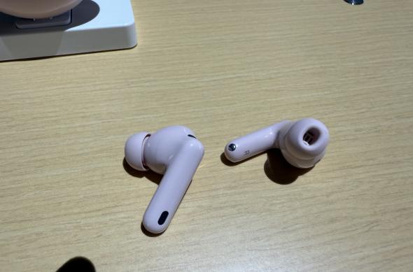 Huawei FreeBuds 7i - Fotografii hands-on: Photo 19.09.2025, 16 57 38 (1).jpg