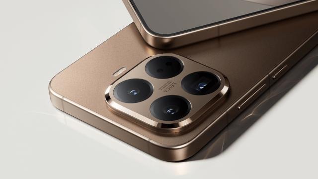 <b>Preț și disponibilitate Xiaomi 15T Pro în România (ai tabletă Pad 7 pentru extra 100 lei la comandă)</b>Astăzi îi spunem bun venit pe plan local lui Xiaomi 15T Pro, un smartphone high-end ce mizează pe minimalism și eleganță la exterior și pe un hardware bine echilibrat la interior. V-am povestit deja despre acesta într-un articol dedicat