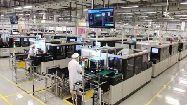 <b>Franța ar fi locația primei „fabrici 5G” a celor de la Huawei în Europa</b>Huawei a anunţat un nou proiect care ar putea să îi uşureze relaţia cu Vestul. Aparent compania chineză ar dori să construiască prima sa fabrică din Europa, oferind şi conectivitate 5G pentru