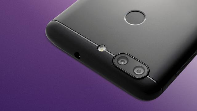 <b>IFA 2018: Sharp revine pe piaţa din Europa cu 3 noi telefoane: Sharp Aquos B10, C10 şi D10</b>Sharp este cunoscută drept compania care a iniţiat trendul ecranelor edge to edge şi a fost printre primă cu bretoane pe handset-urile sale. Au mai inaugurat şi sistemul care înlocuieşte difuzorul pentru convorbiri cu un mecanism pe bază de vibraţii..