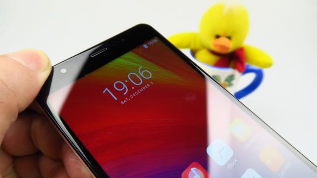 <b>CONCURS: Câştiga un iHunt One Love, cel mai ieftin telefon cu cameră cu stabilizare optică testat de noi; Iată regulamentul!</b>Aţi observat cu siguranţă că am scos din cutie un nou telefon, unul cu nume poetic de iHunt One Love. El vine la fix de Valentine's Day şi vă este oferit la concurs de către Mobilissimo.ro şi iHunt. Vă va tenta cu siguranţă faptul că are camera cu..