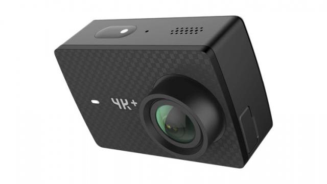 <b>YI 4K+ este o cameră video de acțiune high-end echipată cu senzor Sony IMX377 de 12 megapixeli; disponibilă acum la GeekBuying alături de accesorii cadou!</b>Cei care își pregătesc de pe acum vacanța de vară și care vor să aibă o cameră video de acțiune high-end pe care se pot baza pentru păstrarea amintirilor vii, pot alege modelul YI 4K+. Aceasta din urmă este disponibilă în acest moment la GeekBuying