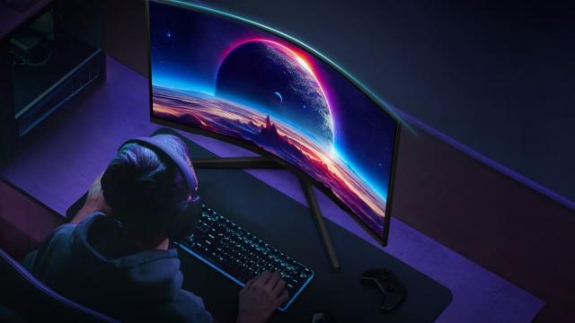 <b>Turul Magazinelor #1552: Laptop de 1 kilogram la ofertă, monitor de 32 inch sub 1000 lei, două televizoare 4K sub 950 lei</b>Pe ultima sută de metri în cursa pentru cumpărat brad, caltaboşi, lebăr, toba, decoraţiuni şi cadouri, găsim şi noi loc pentru un episod nou din Turul Magazinelor. Am ajuns la episodul #1552 şi pare centrat în jurul... ecranelor mari