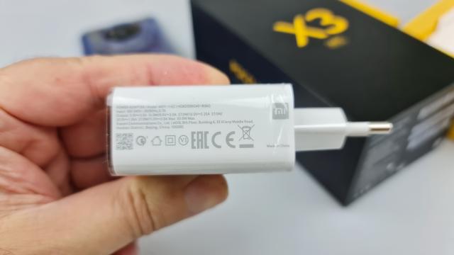 <b>POCO X3 NFC: Baterie cu încărcare rapidă, autonomie lejer de 2 zile</b>Încă de când am văzut pe hârtie cum stă POCO X3 la capitolul baterie, mi-am dat seama că e ceva special. Vorbim despre o baterie de 5160 mAh, care se încarcă la 33W. Pe hârtie ar trebui să ajungă la 62% baterie în 30 de minute de încărcare şi la 100%..