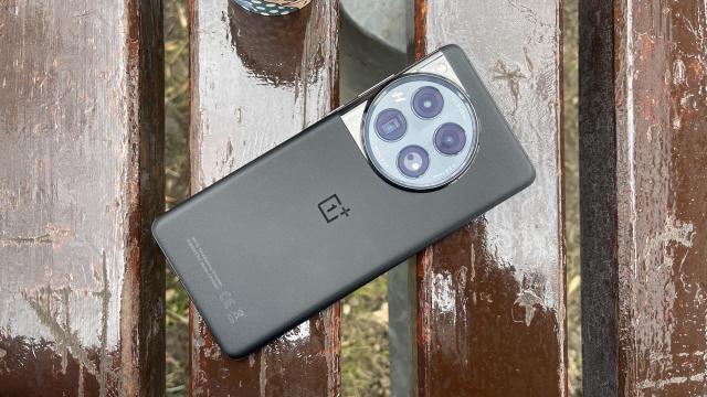 <b>Turul Magazinelor #1379: OnePlus 12 sub 4000 lei, OnePlus Nord 3 pe la 2000 lei, televizoare, friteuze la discount</b>A început o nouă săptămână, una de primăvară aş spune, frecându-mă la ochi că e început de februarie şi urmează o săptămână cu temperaturi de 20 de Grade. Gata cu aerotermele, începem să ne gândim la timp petrecut afară, fotografiind