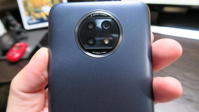 <b>Redmi Note 9T: Camera dintre POCO M3 şi POCO X3 NFC</b>Guvernat încă de impresia că Redmi Note 8T s-a descurcat mai bine la unele aspecte ale camerei decât Redmi Note 8 Pro am fost tare curios să văd ce poate Redmi Note 9T. Telefonul se prezintă în faţa noastră sfios, cu o cameră selfie de 13 MP decupată în..