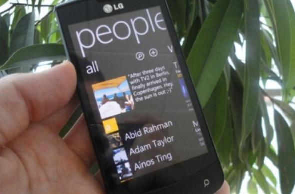 Cele mai noi smartphone-uri LG, anuntate intr-o conferinta de presa digitala: lg_optimus_one_01.jpg