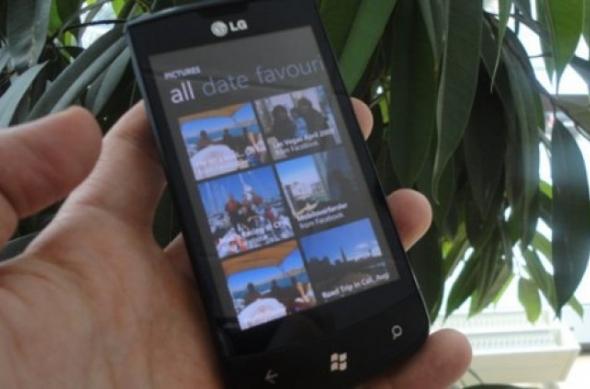 Cele mai noi smartphone-uri LG, anuntate intr-o conferinta de presa digitala: lg_optimus_one_05.jpg