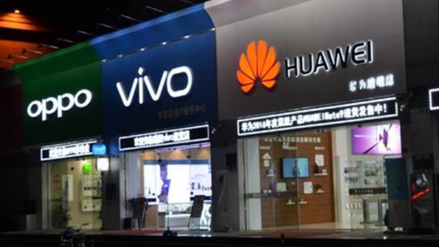<b>Producătorii asiatici Huawei, Oppo, Xiaomi și Vivo au acaparat 69% din piața smartphone chineză în trimestrul 2</b>Potrivit unui nou raport ajuns online se pare că în trimestrul 2 al acestui an companiile asiatice Huawei, Oppo, Vivo și Xiaomi au înregistrat o cotă de piață de 69% în zona smartphone, cifră ce atestă poziția de lider a brandurilor locale. În raport