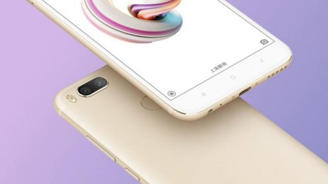 <b>Xiaomi Mi 5x este disponibil la precomandă pe GeekBuying; costă 259.99 dolari!</b>La doar câteva zile de la anunțul oficial iată că smartphone-ul Xiaomi Mi 5x este disponibil spre precomandă prin intermediul retailerului chinez GeekBuying. Acesta vinde noul handset la prețul de 259.99 dolari și ca dotări principale avem aici