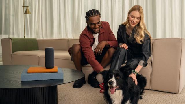 <b>CES 2026: Motorola anunță boxa portabilă Sound Flow, cu nuanțe Pantone, sunet Bose</b>Motorola a venit și cu gadget-uri la CES 2026, iar printre acestea găsim și boxa portabilă Moto Sound Flow, prima aparent din portofoliul companiei. Aceasta îmbină performanța audio cu design-ul și așa cum pe telefoane avem nuanțe