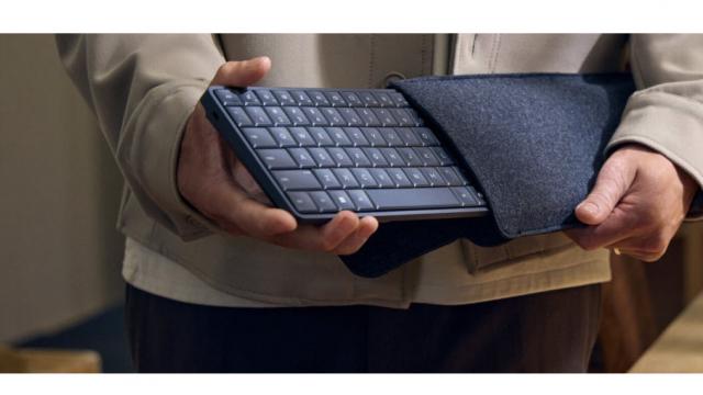 <b>Cel mai viral produs de la CES 2026? HP a inventat o tastatură cu PC întreg la interior - Eliteboard G1a</b>Au fost mulţi roboţi şi supermașini cool la CES 2026, dar poate cel mai interesant produs e tastatura celor de la HP. Se numeşte HP EliteBoard G1a şi are un întreg PC la interior