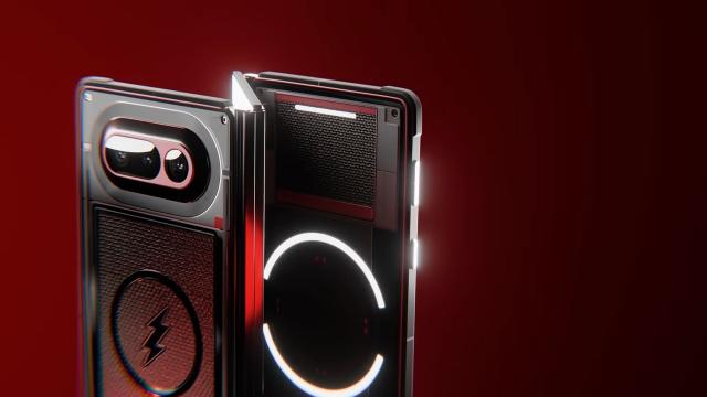 <b>Nothing prezintă smartphone-ul de 50 de milioane de dolari; E un triplu-pliabil cu carcasă din Kevlar (Concept iShowSpeed)</b>Recunosc că îmi place să urmăresc canalul celor de la Nothing. În unele clipuri apare chiar Carl Pei, fondatorul companiei, comentând în jurul lansărilor altor producători din lumea tech. Pe canal a fost însă postat un alt clip recent. Compania