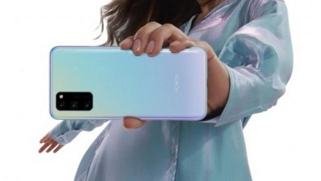 <b>Honor V30 și Honor V30 Pro devin oficiale cu CPU Kirin 990, suport 5G dual-mode, cameră cu zoom optic 3x</b>Exact cum era programat, astăzi pe data de 26 noiembrie a avut loc și debutul smartphone-urilor Honor V30 și Honor V30 Pro - terminale cu suport 5G la bord ce se remarcă prin dotări de top și un preț atractiv