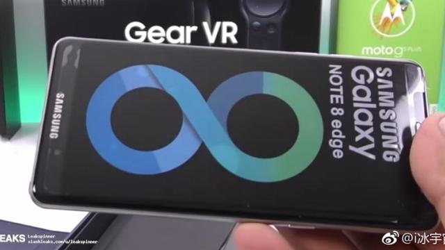 <b>Samsung Galaxy Note 8 e deja clonat, are şi o cutie ce pare autentică; Iată o scăpare interesantă (Video)</b>Cu toate că phablet-ul Samsung Galaxy Note 8 încă nu a fost lansat oficial, acest lucru urmând a se întâmpla abia în luna august sau septembrie, iată că apar primele clone ale sale, desigur din China. Vedem în cazul de față un smartphone foarte bine