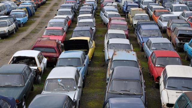 <b>Programul Rabla Auto va reveni în acest an, dar bugetul scade masiv; Fără vouchere de 37.000 de lei pentru electrice</b>Schimbarea Guvernului a pus în standby și unul dintre cele mai așteptate programe ale anului și anume Rabla Auto, care trebuia să înceapă pe data de 19 iunie, cu un buget generos de 610 milioane de lei, dintre care 210 milioane pentru