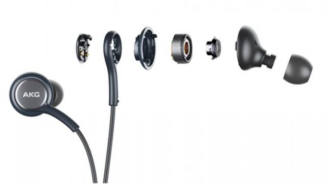 <b>Samsung Galaxy S9 ar putea sosi cu căşti AKG de nouă generaţie, cameră anti glare şi va păstra jack-ul audio</b>Potrivit unor noi zvonuri sosite online s-ar părea că Samsung Galaxy S9 va păstra jack-ul audio și totodată va sosi la pachet cu o pereche de căști AKG de nouă generație. Sursa mai menționează și prezența unei camere foto cu sticlă anti-glare