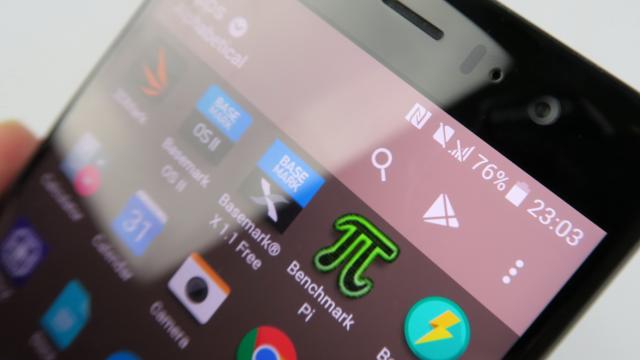 <b>HTC U11: Benchmark-uri de superstar, avem un nou campion!</b>HTC U11 reprezintă la Mobilissimo.ro un prim contact cu procesorul Qualcomm Snapdragon 835 şi acum înţelegem tot hype-ul din jurul său. Şi asta pentru simplul fapt că e foarte, foarte puternic. Avem de-a face cu un CPU octa core 64 bit, tactat până la..