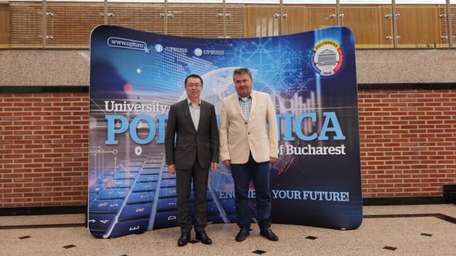 <b>Huawei România consolidează colaborarea cu Universitatea Politehnică din Bucureşti, oferind burse şi staţii de pregătire</b>Huawei România ne informează astăzi că va consolida colaborarea cu Universitatea Politehnică din Bucureşti, urmând a oferi burse şi staţi de pregătire studenţilor. Cele două părţi au semnat un Memorandum de Înţelegere pe 3 ani. Despre ce e vorba aflaţi