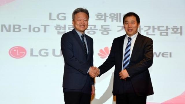 <b>Huawei şi LG colaborează în cadrul unui proiect Internet of Things, soluţiile narrow band sunt în dezvoltare</b>Aflăm astăzii despre un parteneriat mai neobișnuit, unul încheiat între Huawei și LG pentru un proiect Internet of Things. Acesta include aportul companiilor Huawei Cellular şi a operatorului LG U+ ce vor opera pe piața NB-IoT (Narrow Band-IoT).