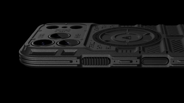 <b>Modulul foto de pe iPhone 17 Pro a fost dezvăluit înainte de lansare; dbrand confirmă modificările majore prin husa Tank</b>dbrand, cunoscutul producător de huse și skin-uri pentru telefoane, a publicat imagini oficiale cu versiunea Tank destinată viitorului iPhone 17 Pro, iar designul acesteia scoate la iveală modificări importante în zona camerei foto. Informațiile au apărut