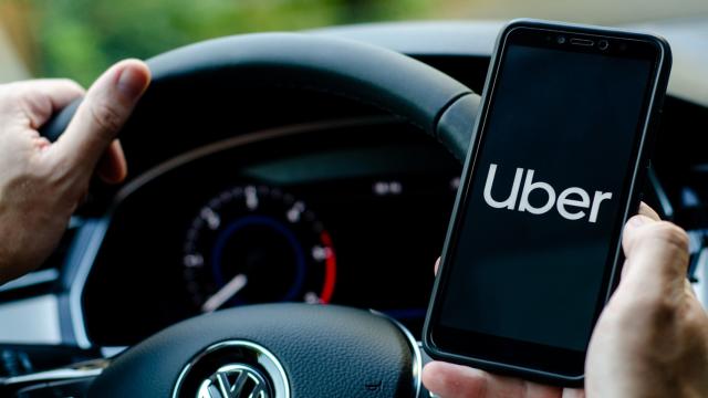 <b>Uber ajunge în 27 de orașe din România; Bistrița este cel mai nou punct de pe hartă</b>Prin intermediul Gadget.ro aflăm că Uber continuă să investească în extinderea serviciilor sale în România. În vara lui 2025 compania este prezentă în 27 de orașe. Ultimul pe listă este Bistrița, unde s-a lansat recent serviciul UberX. Vorbim despre