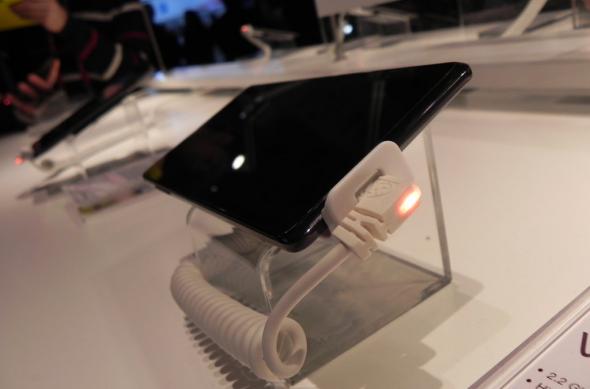 Lenovo Vibe Z hands on preview - phablet LTE de 5.5 inch cu procesor Snapdragon 800 (Retro MWC 2014 - Video): dscn4773jpg.jpg