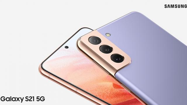 <b>Samsung Galaxy S21 5G devine oficial! Flagship compact, cu design arătos și cameră triplă în spate</b>Mulți așteptau această zi de 14 ianuarie. Samsung a dezvăluit în sfârșit noile flagship-uri din gama S pe anul 2021. După cum ne așteptam, seria este compusă din trei noi modele: Galaxy S21 5G, Galaxy S21+ 5G și camera-phone-ul Galaxy S21 Ultra 5G. Avem